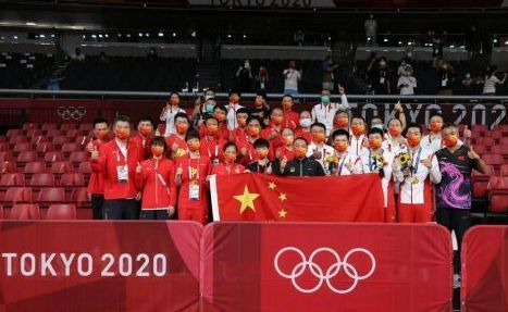 中国乒乓球男团夺冠后激情发文 许昕称要把金牌送给即将出生的二胎女儿